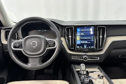 punainen Volvo XC60 2019 kuva 16.