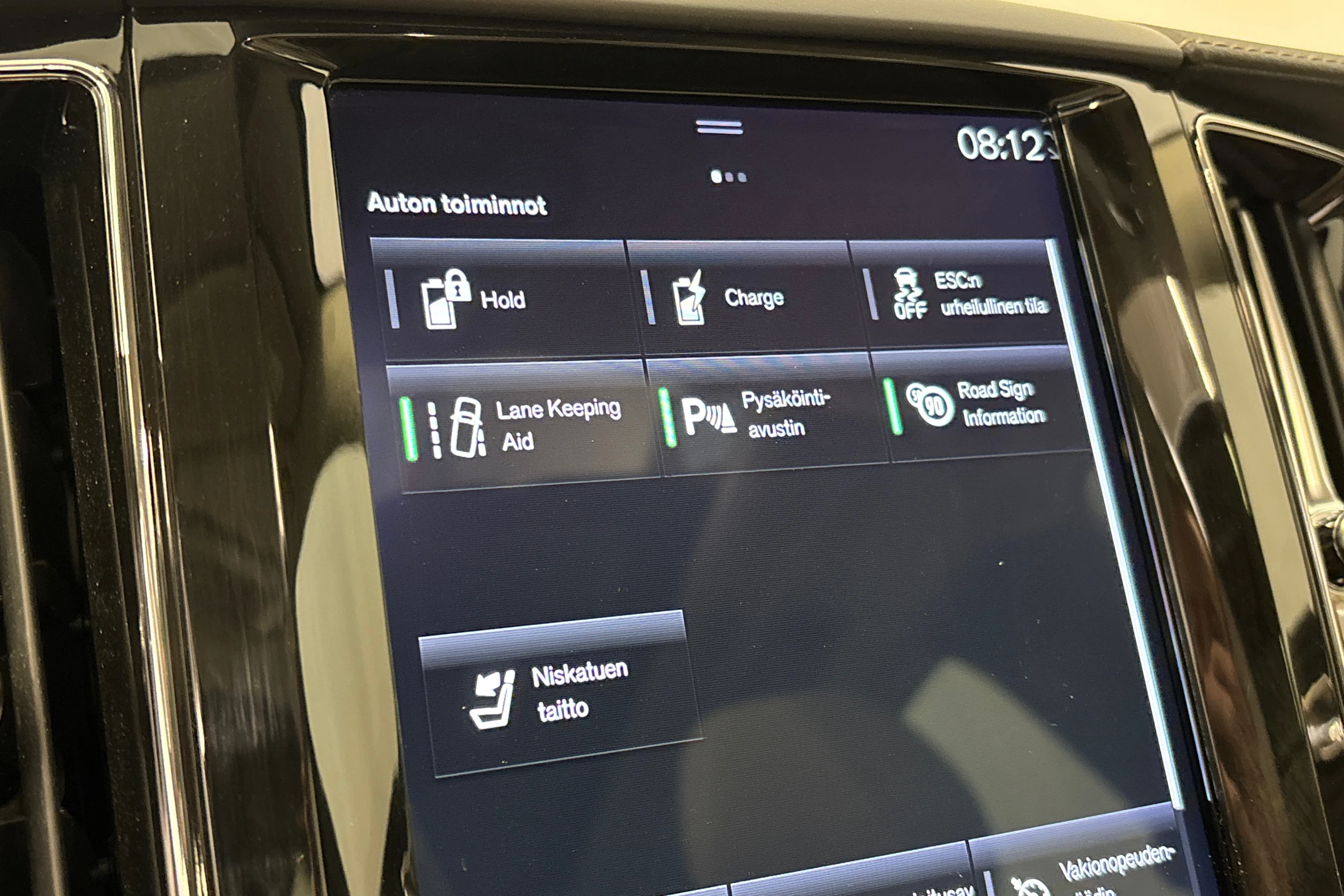 punainen Volvo XC60 2019 kuva 22.
