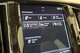 punainen Volvo XC60 2019 kuva 22.