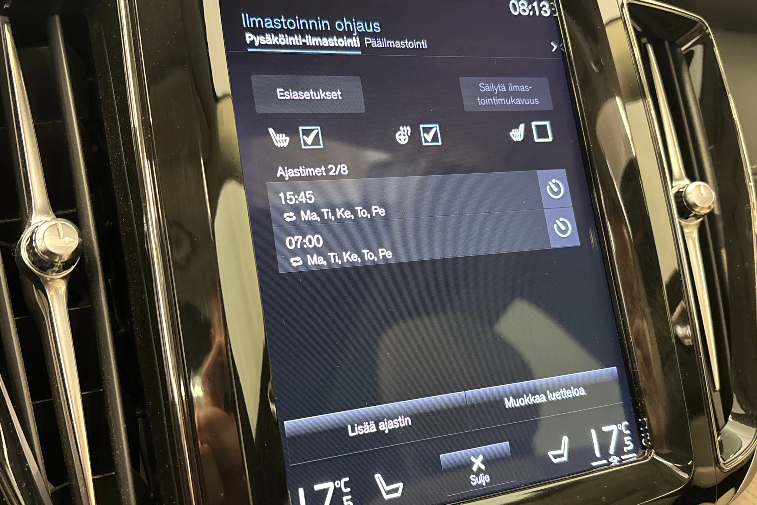 punainen Volvo XC60 2019 kuva 24.