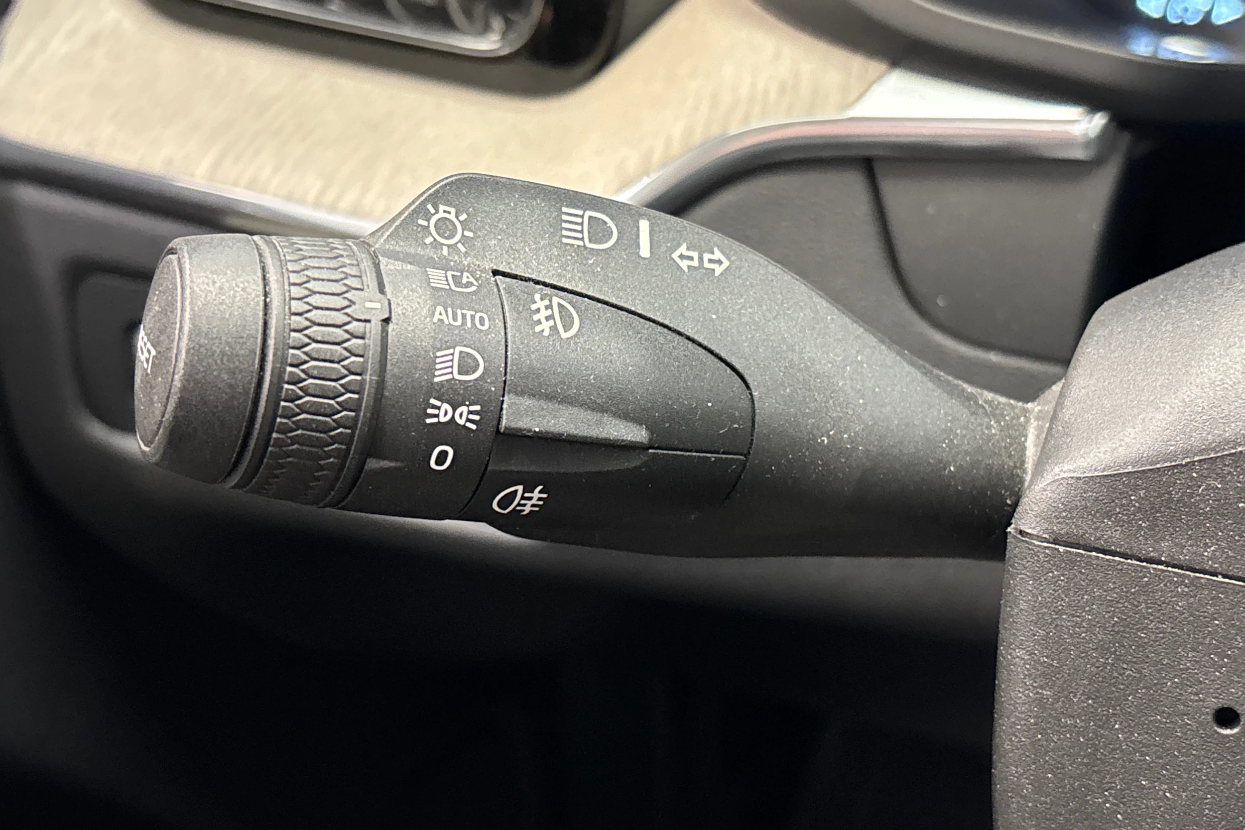 punainen Volvo XC60 2019 kuva 26.