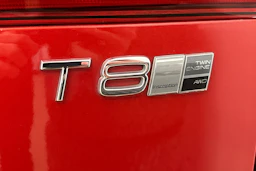 punainen Volvo XC60 2019 kuva 36.