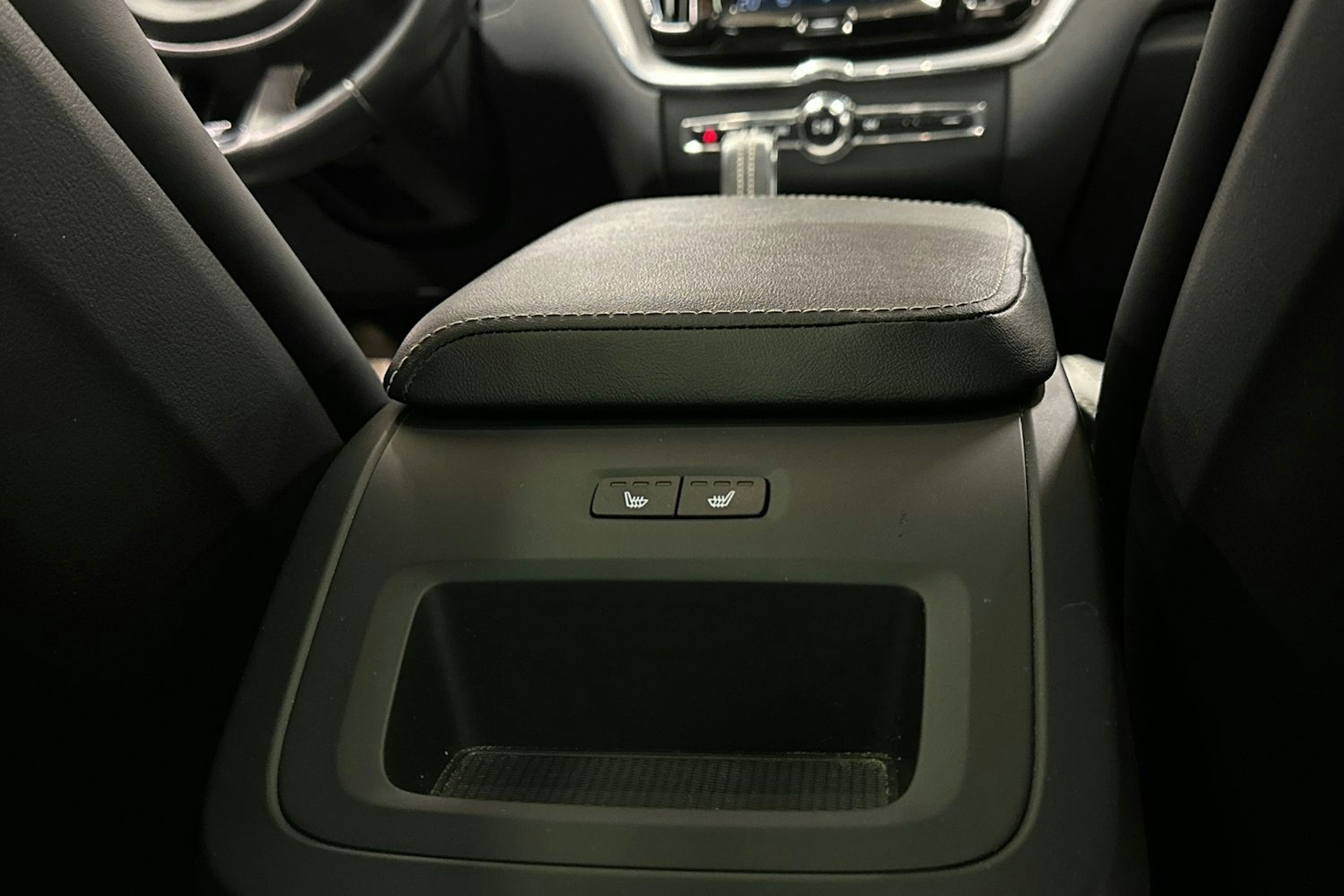 harmaa Volvo XC60 2020 kuva 15.