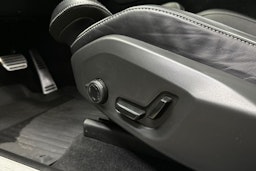 harmaa Volvo XC60 2020 kuva 16.