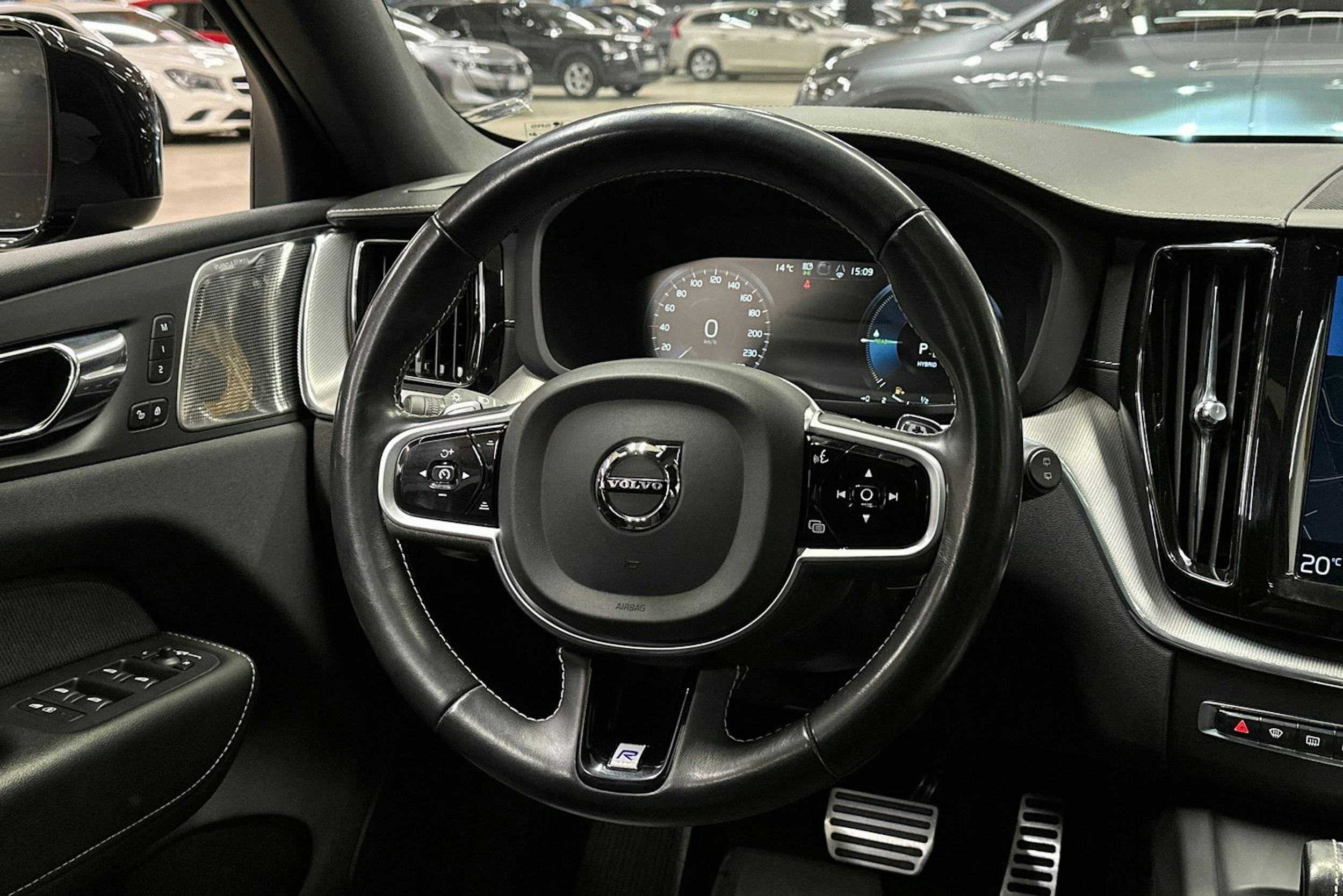 harmaa Volvo XC60 2020 kuva 25.