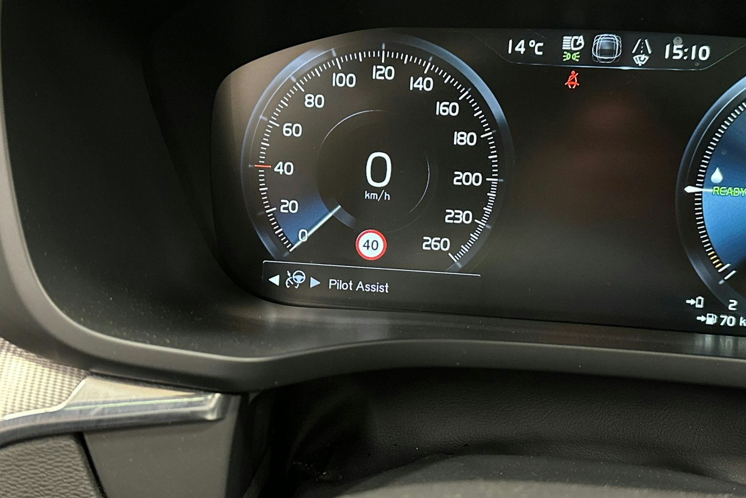 harmaa Volvo XC60 2020 kuva 27.