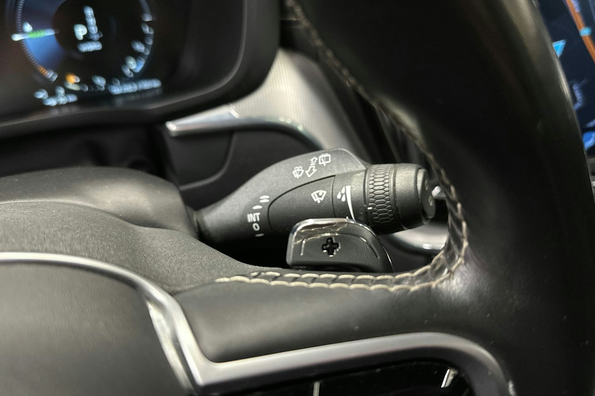 harmaa Volvo XC60 2020 kuva 28.