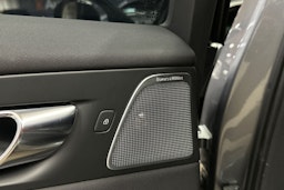 harmaa Volvo XC60 2020 kuva 30.