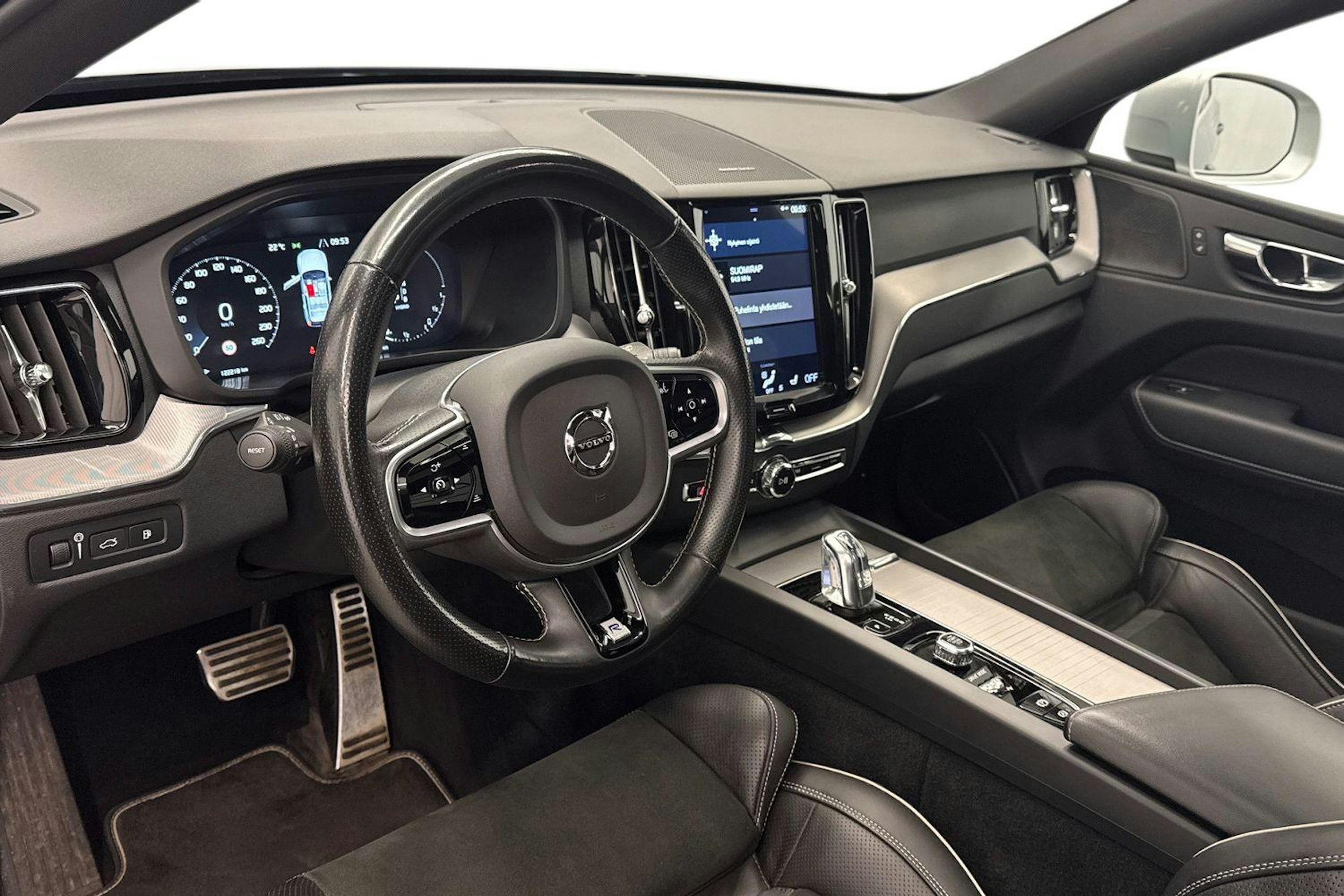 harmaa Volvo XC60 2019 kuva 7.