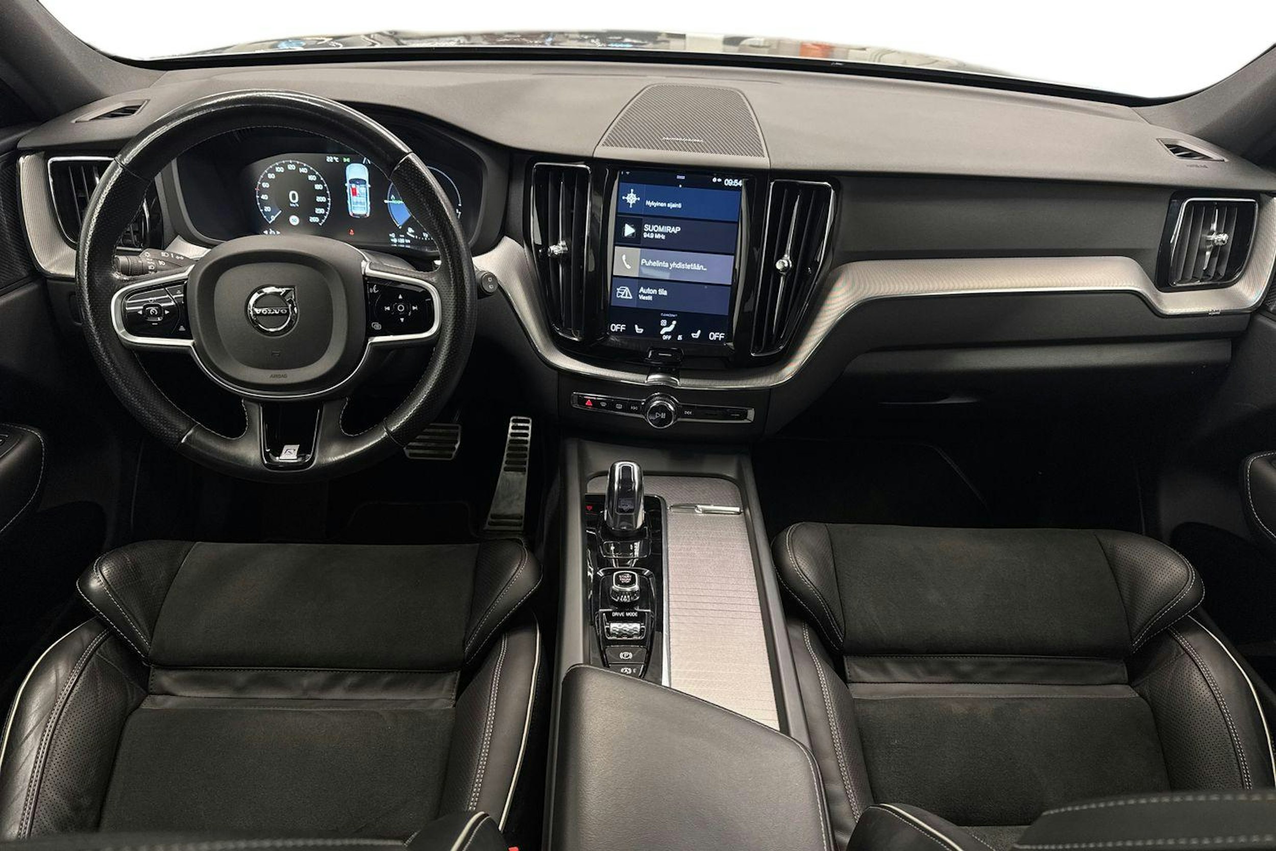 harmaa Volvo XC60 2019 kuva 9.