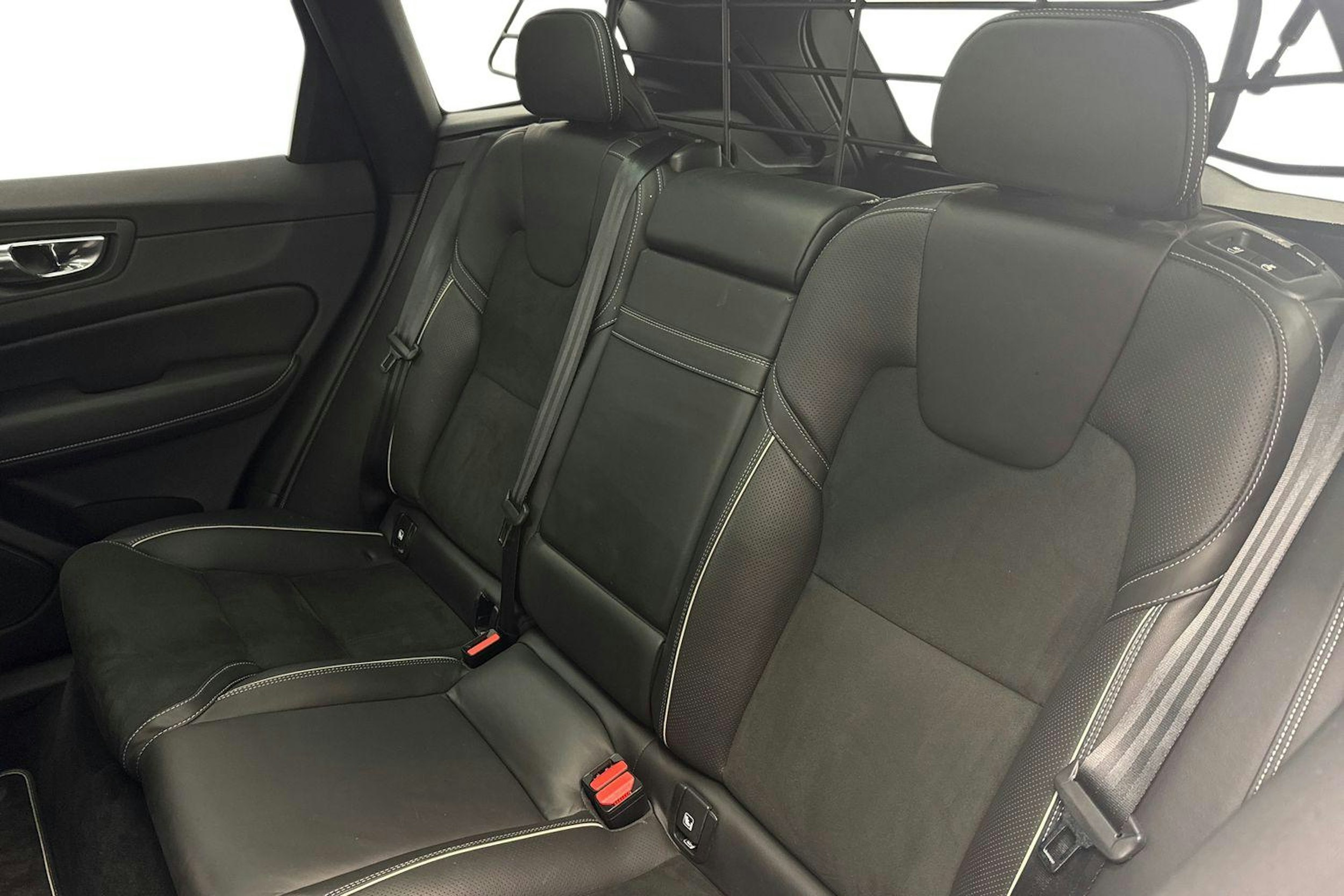 harmaa Volvo XC60 2019 kuva 10.