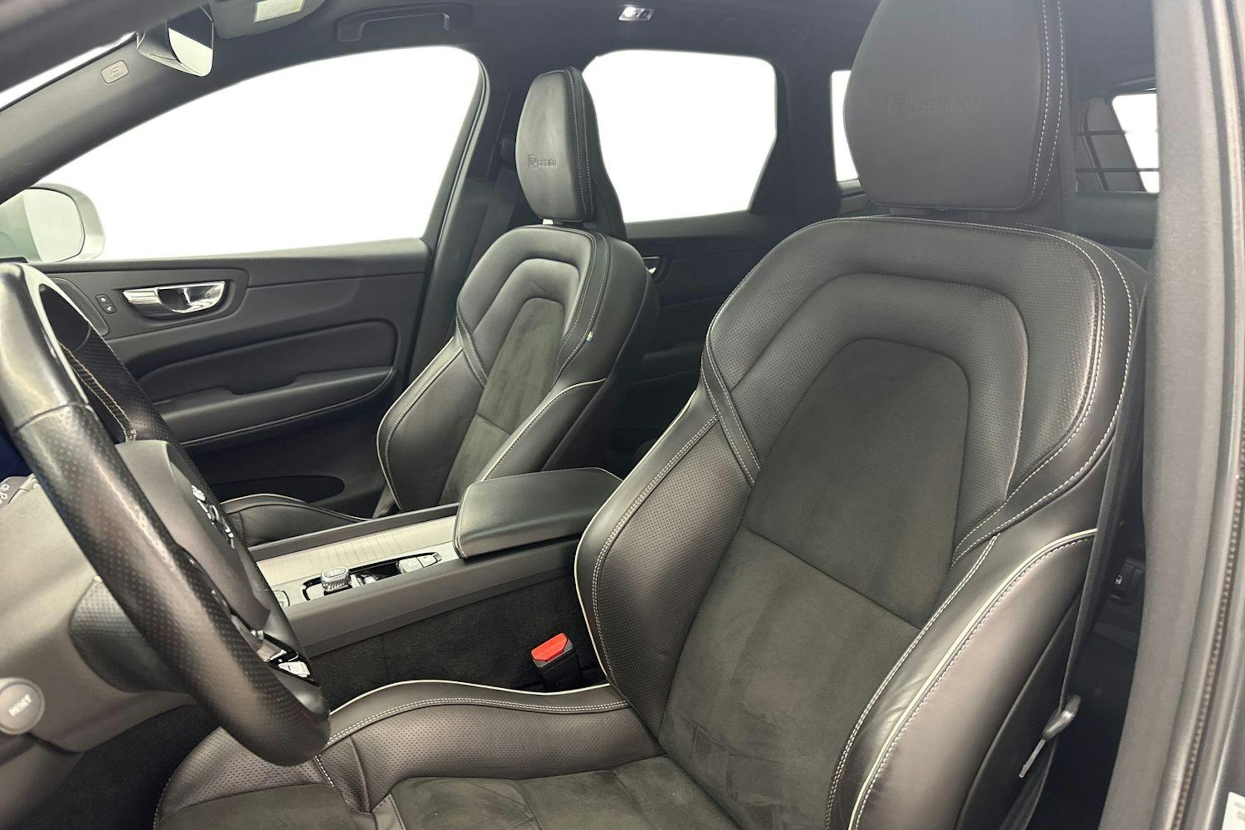 harmaa Volvo XC60 2019 kuva 11.