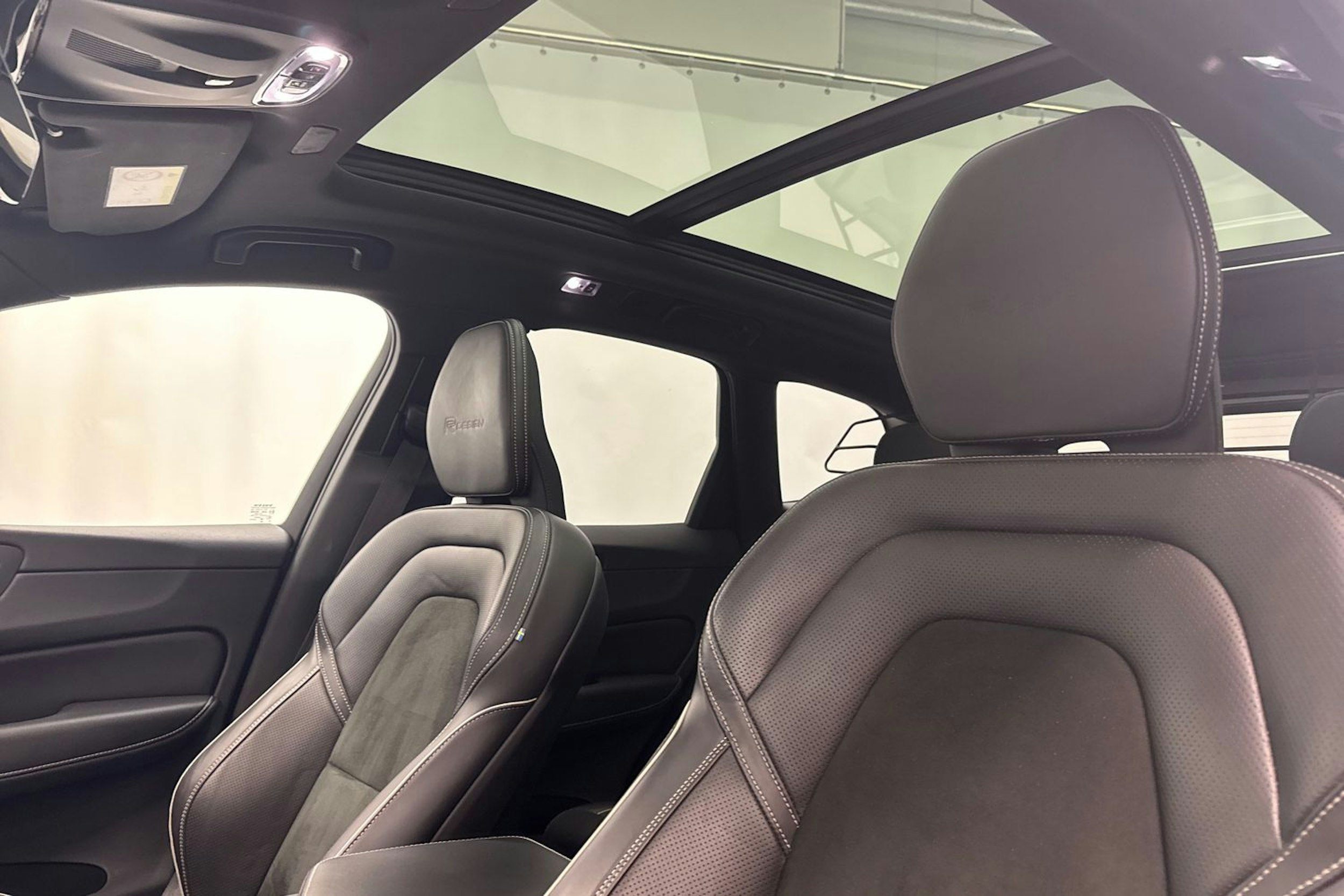 harmaa Volvo XC60 2019 kuva 13.