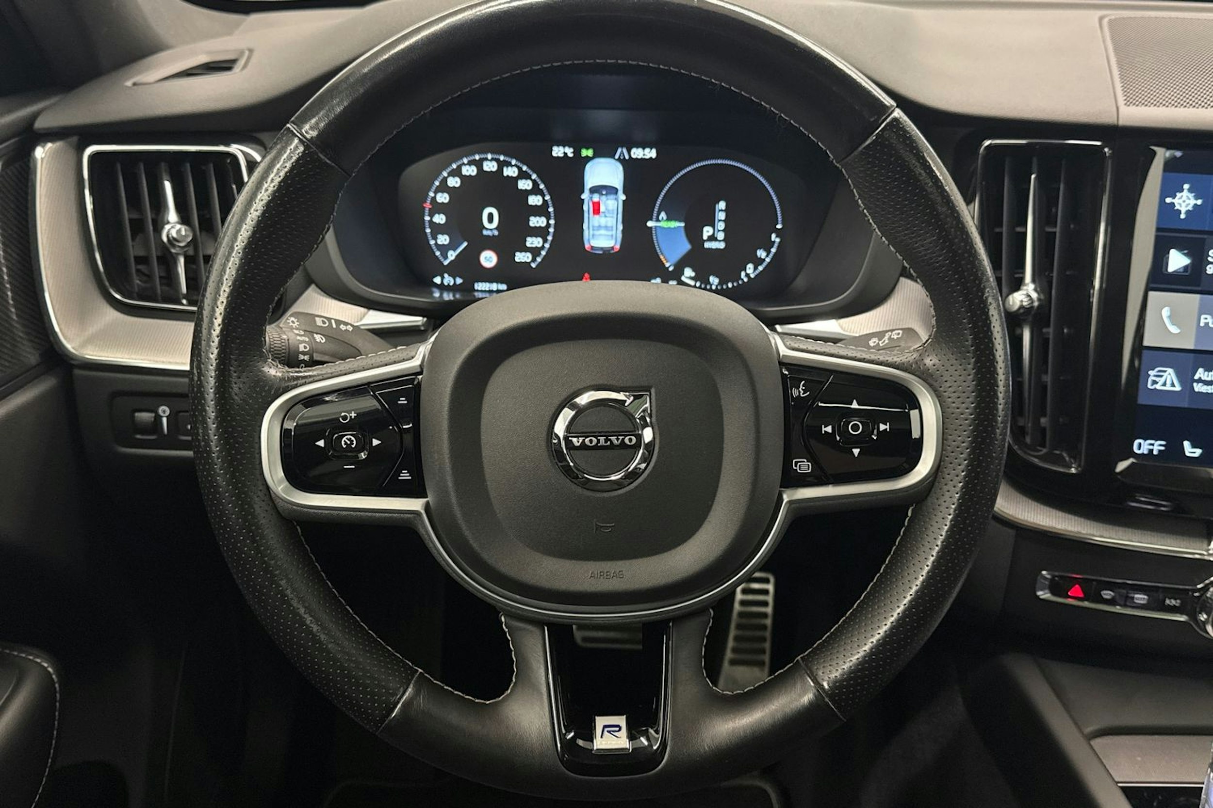 harmaa Volvo XC60 2019 kuva 14.