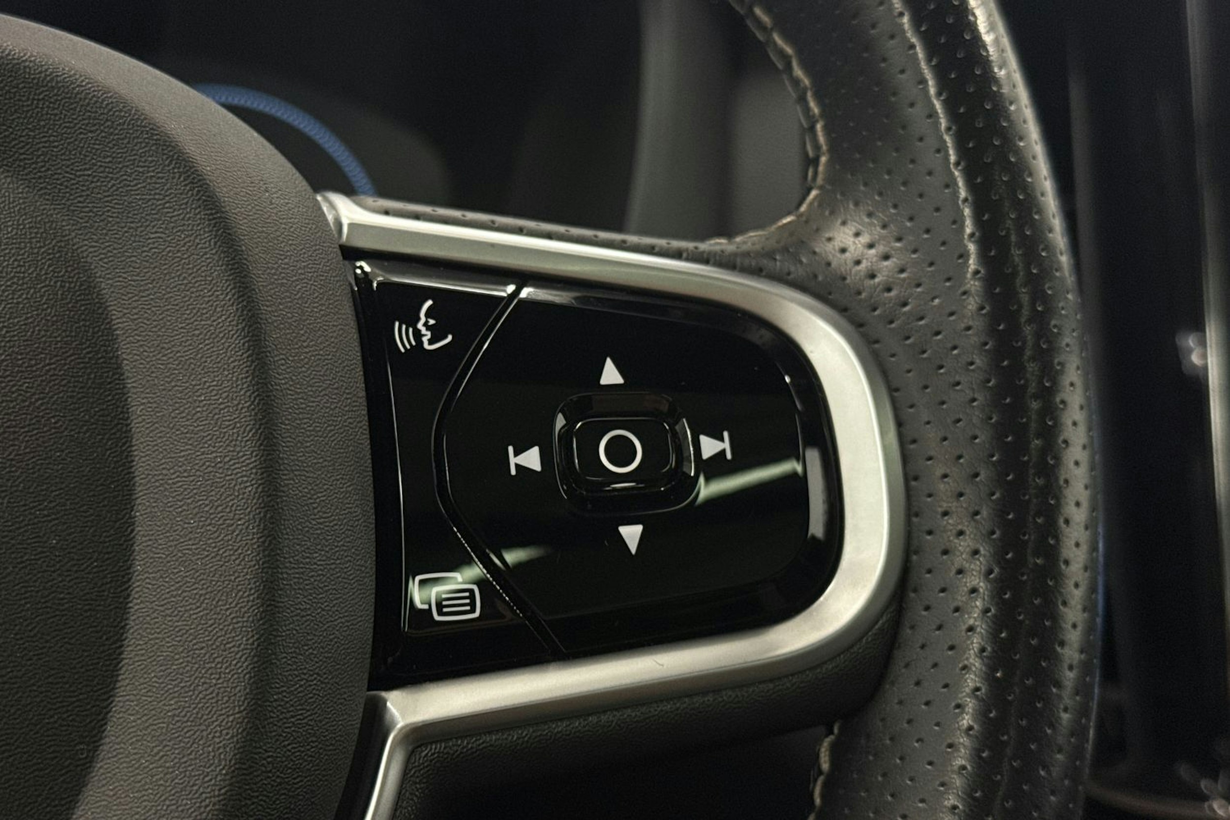 harmaa Volvo XC60 2019 kuva 15.