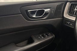 harmaa Volvo XC60 2019 kuva 18.