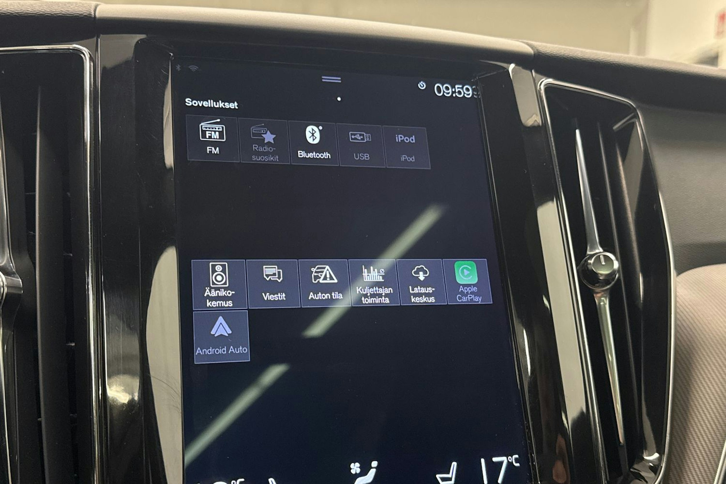 harmaa Volvo XC60 2019 kuva 27.