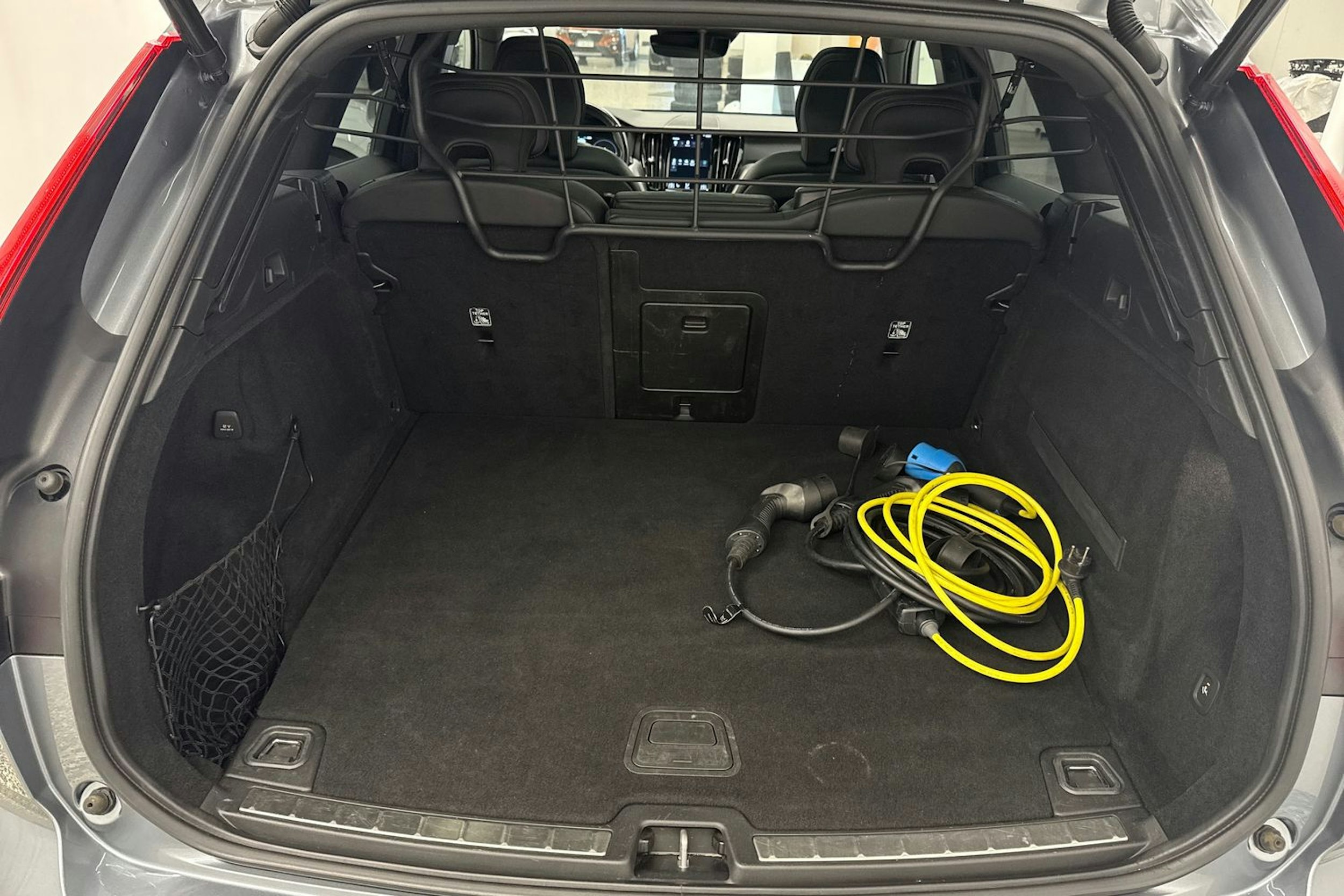 harmaa Volvo XC60 2019 kuva 35.