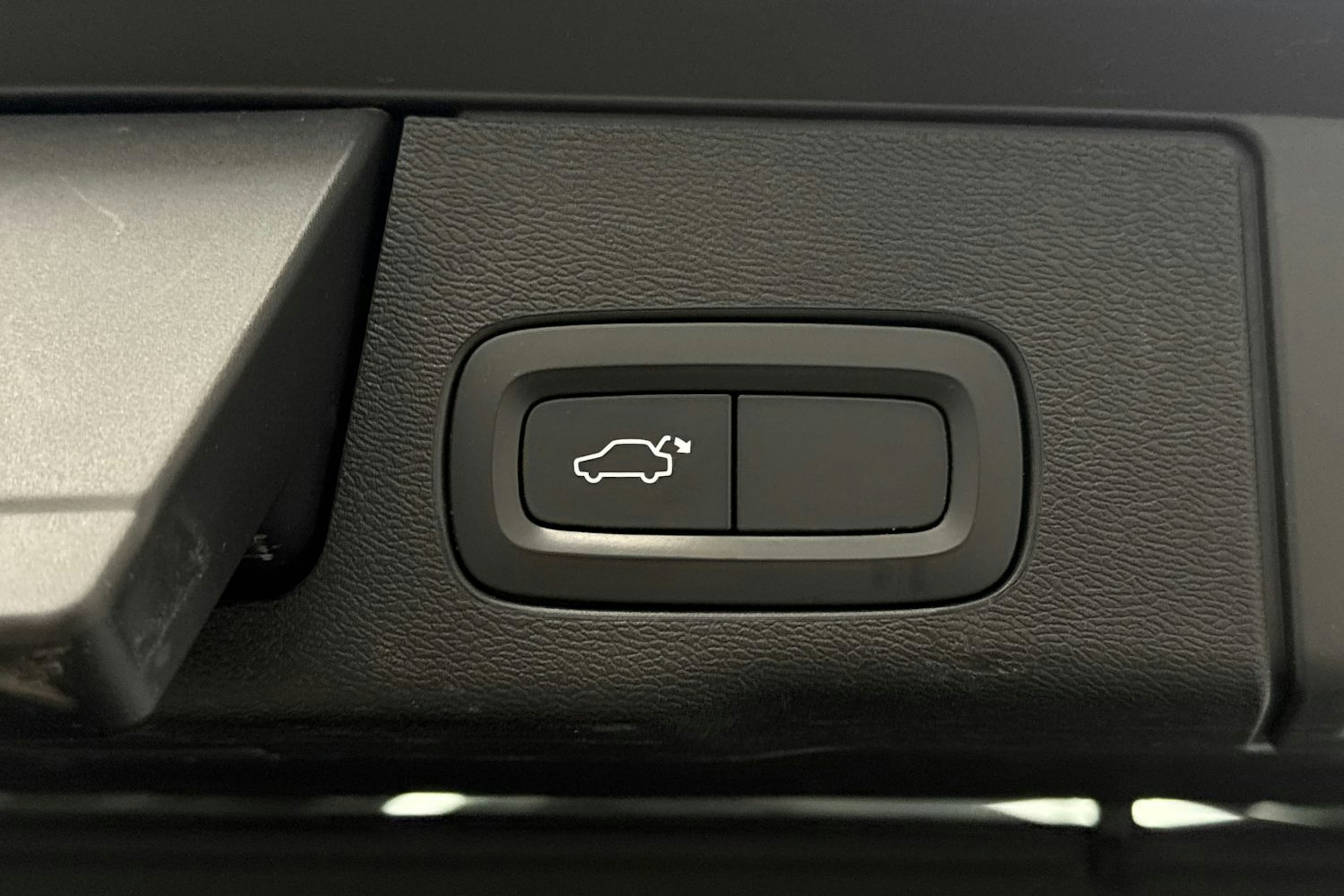 harmaa Volvo XC60 2019 kuva 36.