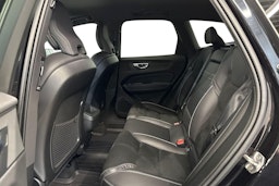 musta Volvo XC60 2019 kuva 8.