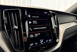 musta Volvo XC60 2019 kuva 17.