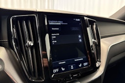 musta Volvo XC60 2019 kuva 18.