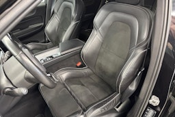 musta Volvo XC60 2019 kuva 22.
