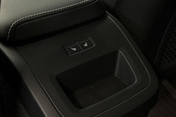 musta Volvo XC60 2019 kuva 24.
