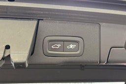 musta Volvo XC60 2019 kuva 26.