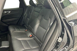 musta Volvo XC60 2019 kuva 11.