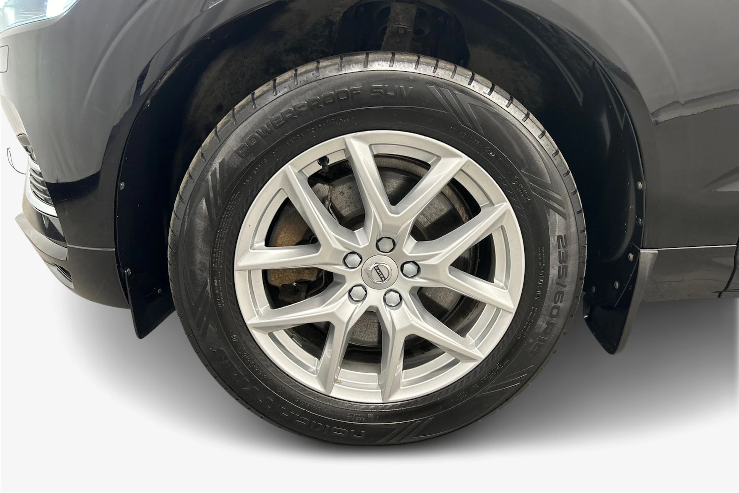 musta Volvo XC60 2019 kuva 12.