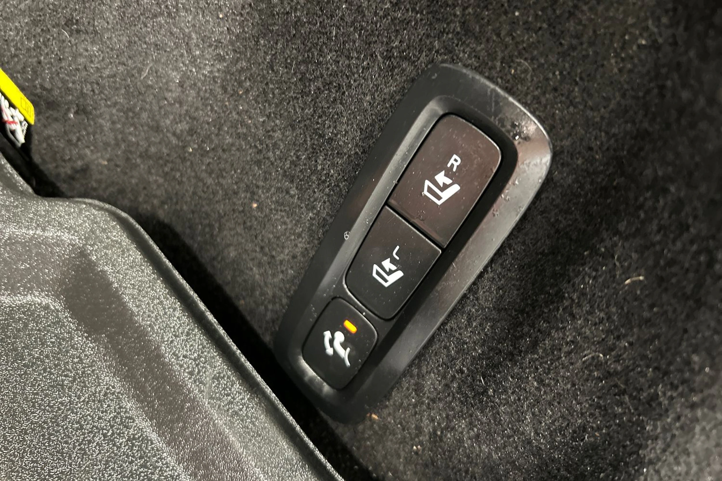 musta Volvo XC60 2019 kuva 18.