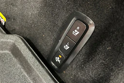 musta Volvo XC60 2019 kuva 18.