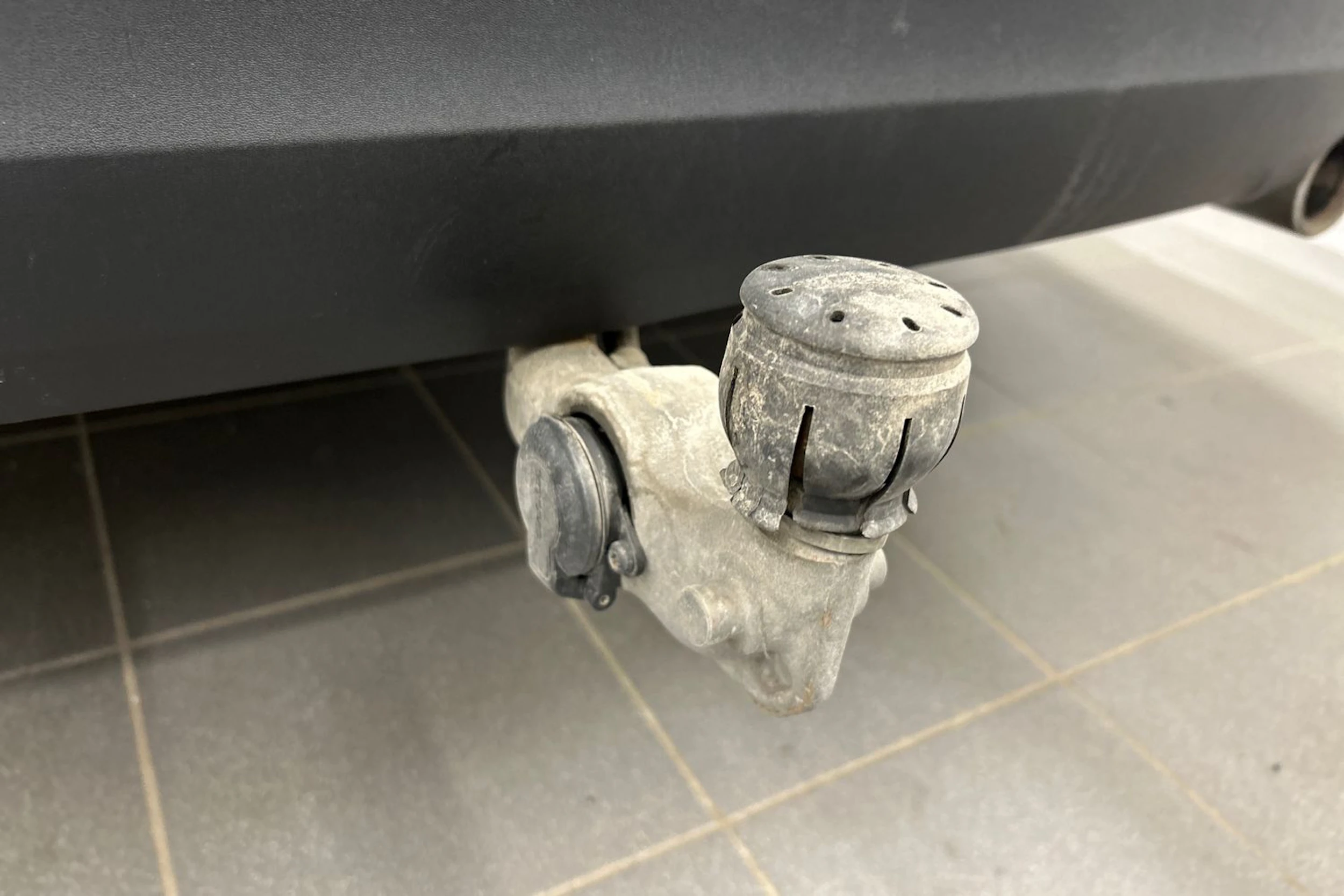 musta Volvo XC60 2019 kuva 19.