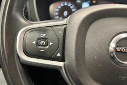 musta Volvo XC60 2019 kuva 21.