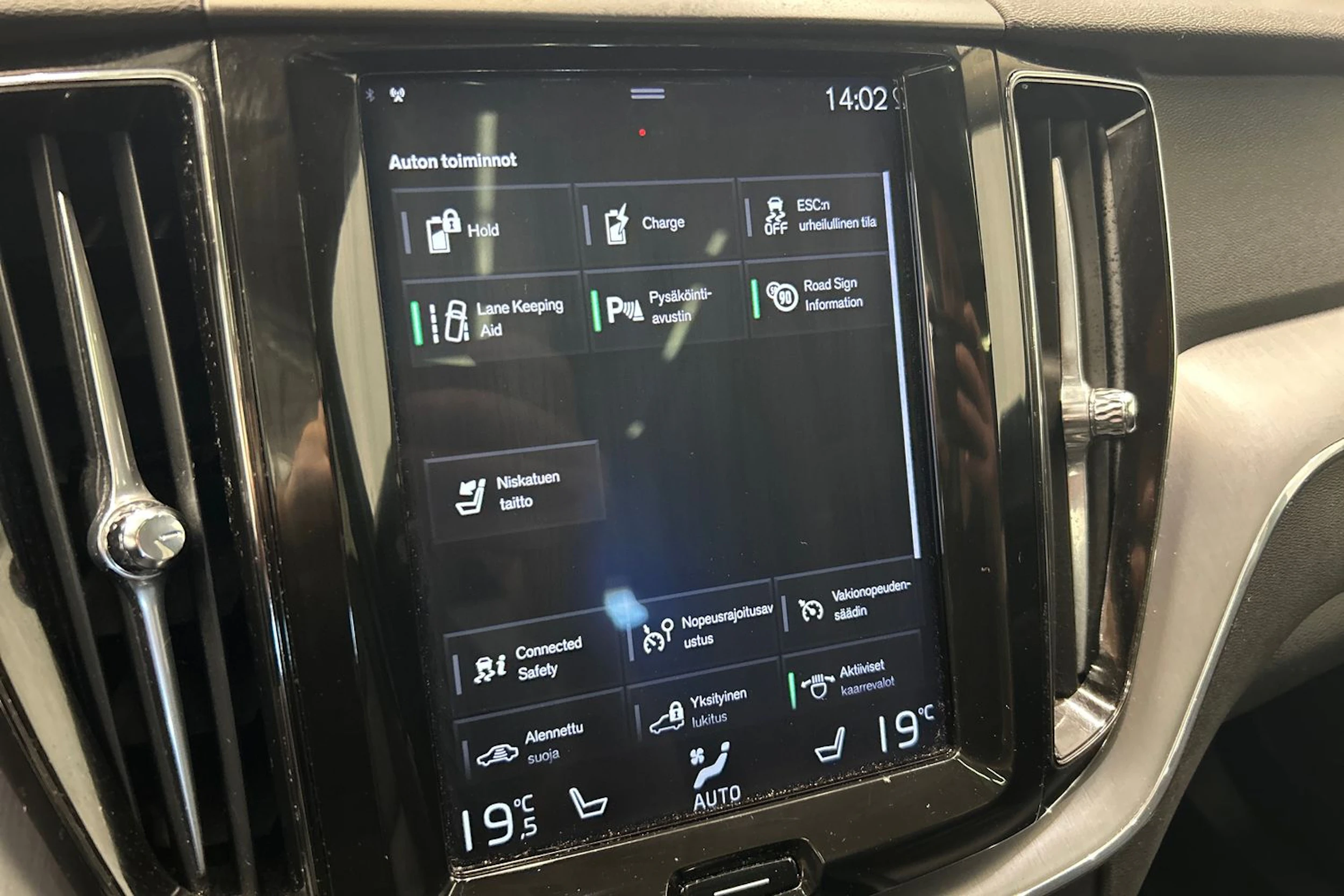 musta Volvo XC60 2019 kuva 25.