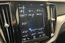 musta Volvo XC60 2019 kuva 25.