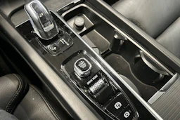 musta Volvo XC60 2019 kuva 27.