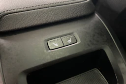 musta Volvo XC60 2019 kuva 29.