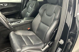 musta Volvo XC60 2019 kuva 30.