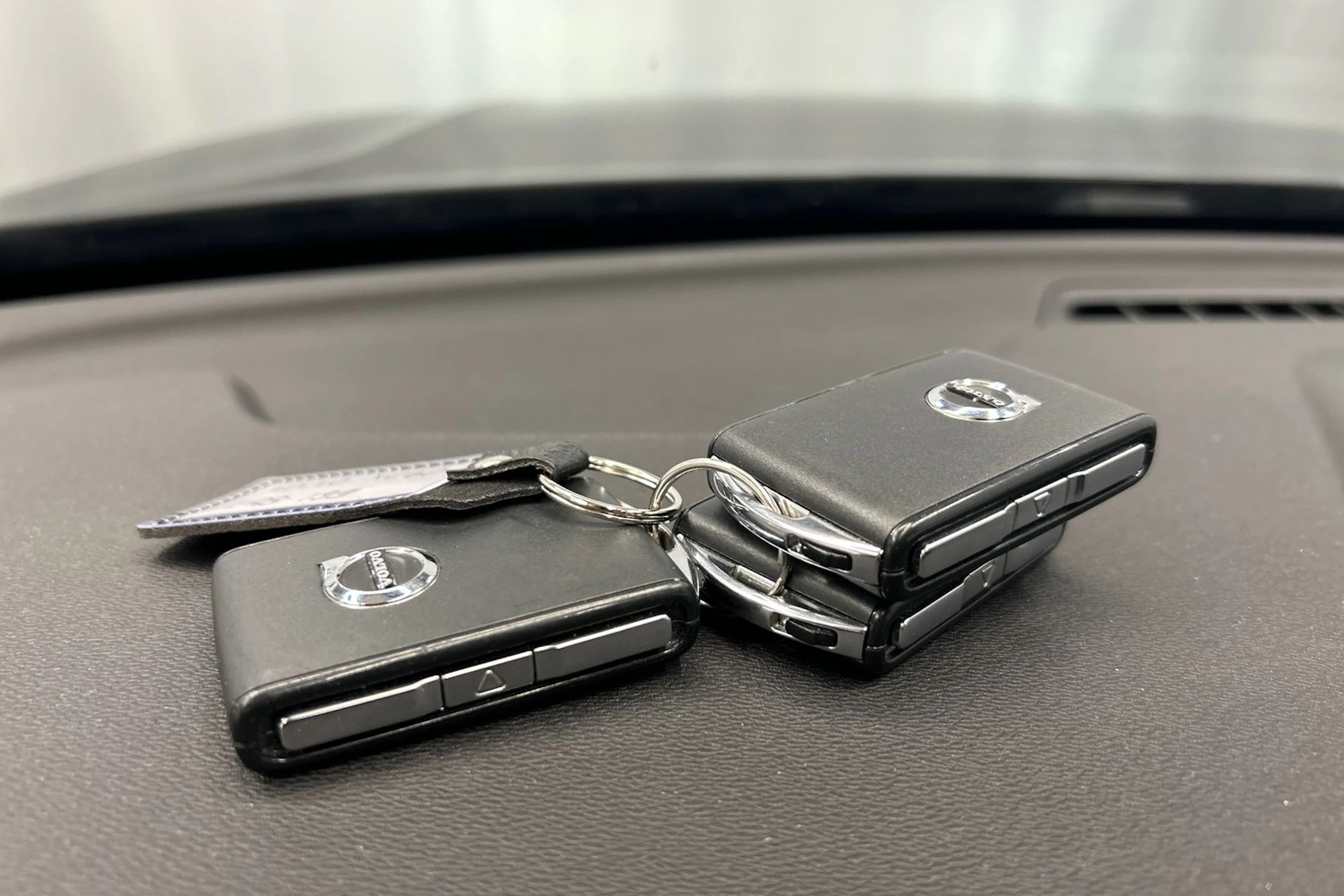 musta Volvo XC60 2019 kuva 33.
