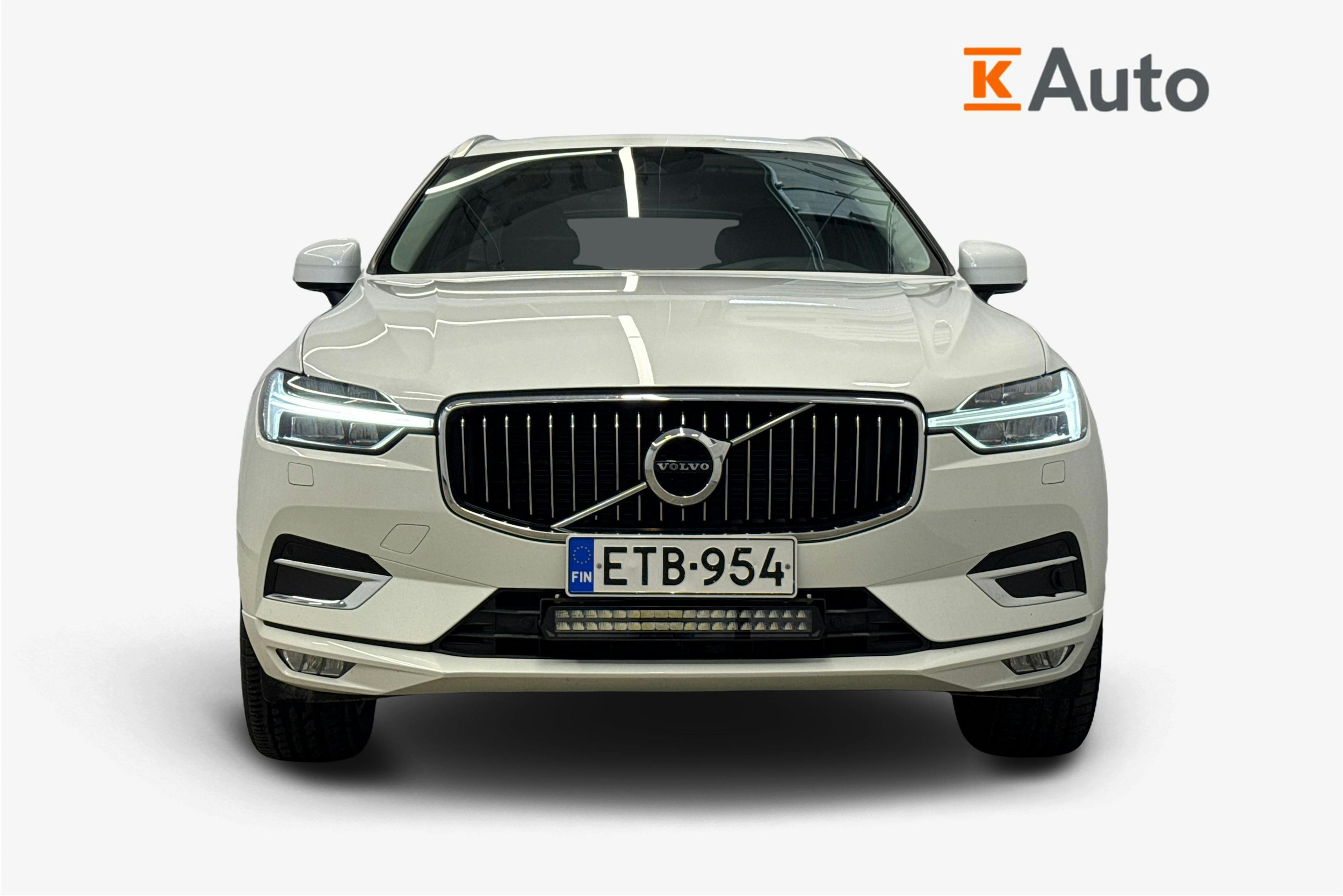 valkoinen Volvo XC60 2019 kuva 5.