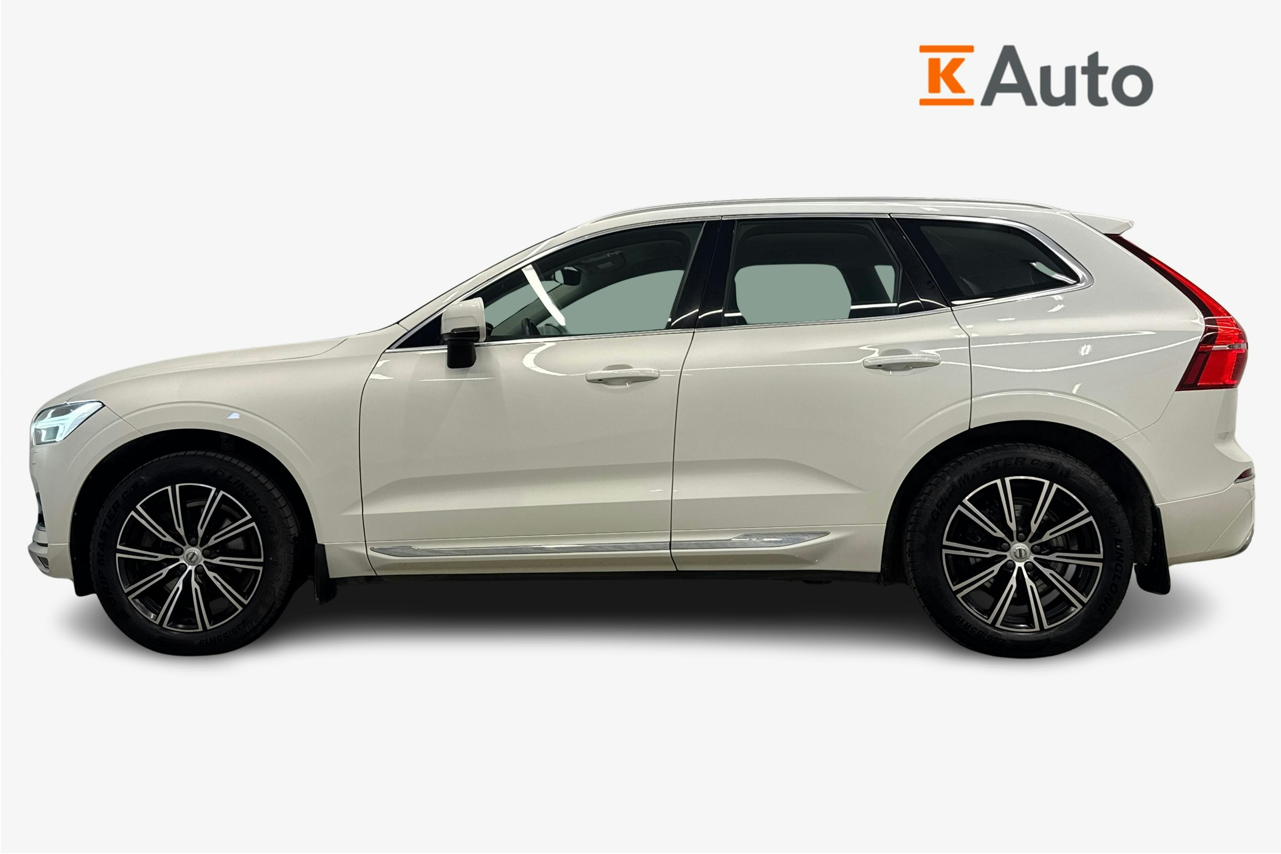 valkoinen Volvo XC60 2019 kuva 6.