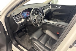 valkoinen Volvo XC60 2019 kuva 7.