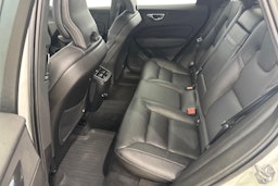 valkoinen Volvo XC60 2019 kuva 10.