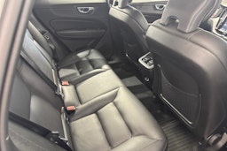valkoinen Volvo XC60 2019 kuva 11.