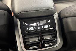valkoinen Volvo XC60 2019 kuva 14.