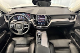 valkoinen Volvo XC60 2019 kuva 15.