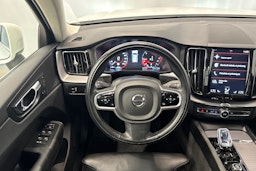 valkoinen Volvo XC60 2019 kuva 16.