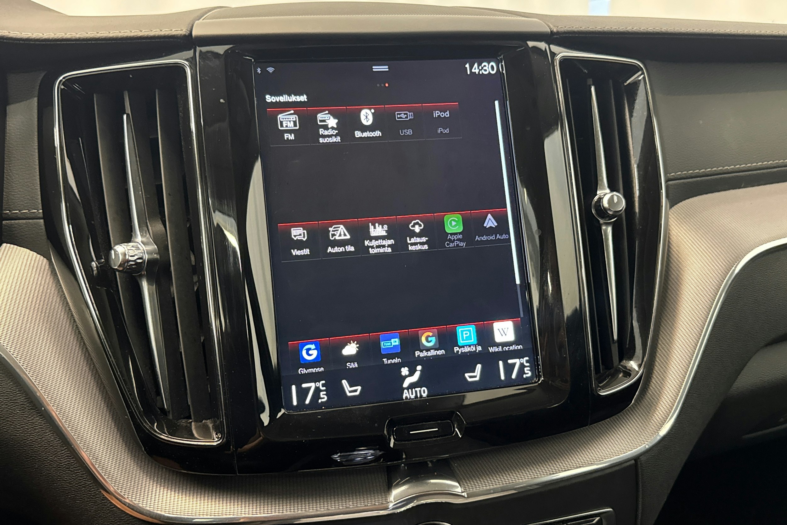 valkoinen Volvo XC60 2019 kuva 25.